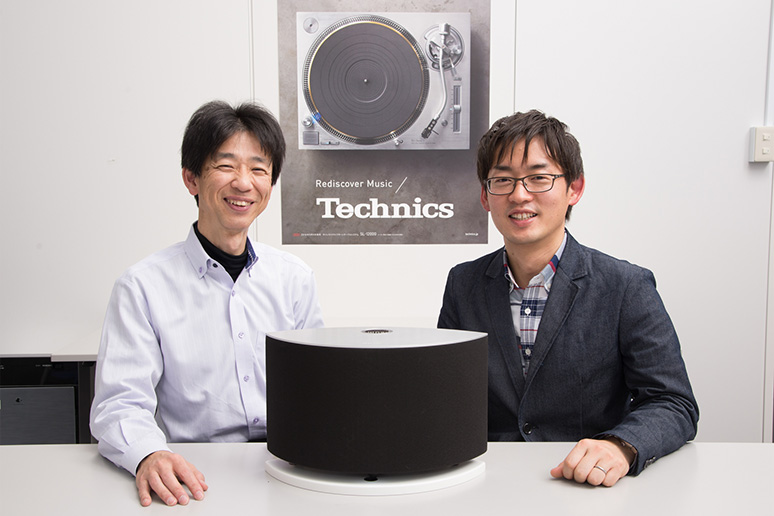 パナソニック株式会社 アプライアンス社 ホームエンターテインメント事業部 オーディオ・ネットワークビジネスユニット 商品技術部 電気設計課 湯浅孝文氏（左）、同 技術本部 デジタルトランスフォーメーション開発センター 開発第四部 第一課　奥田忠義氏（右）